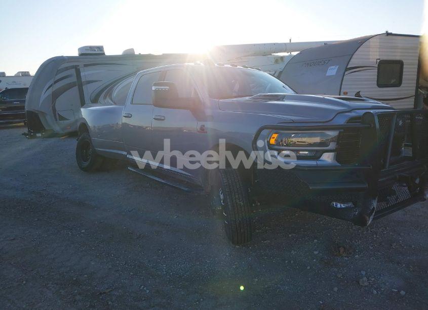 2024 Ram 3500 LARAMIE 4X4 8' BOX (VIN 3C63RRJL2RG273988) main photo