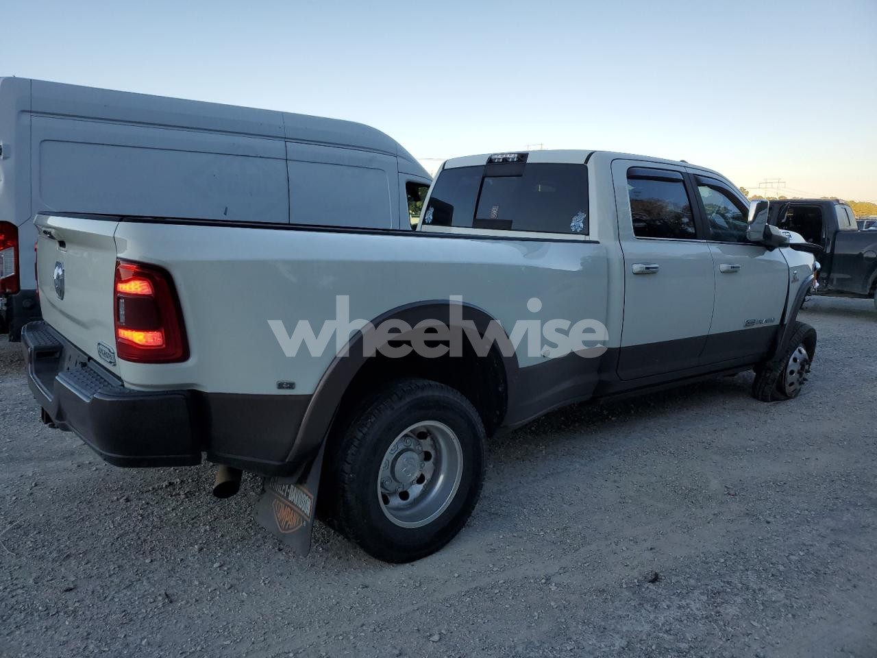 Photo 3 of 2020 RAM 3500 LONGHORN (VIN 3C63RRKLXLG239271)