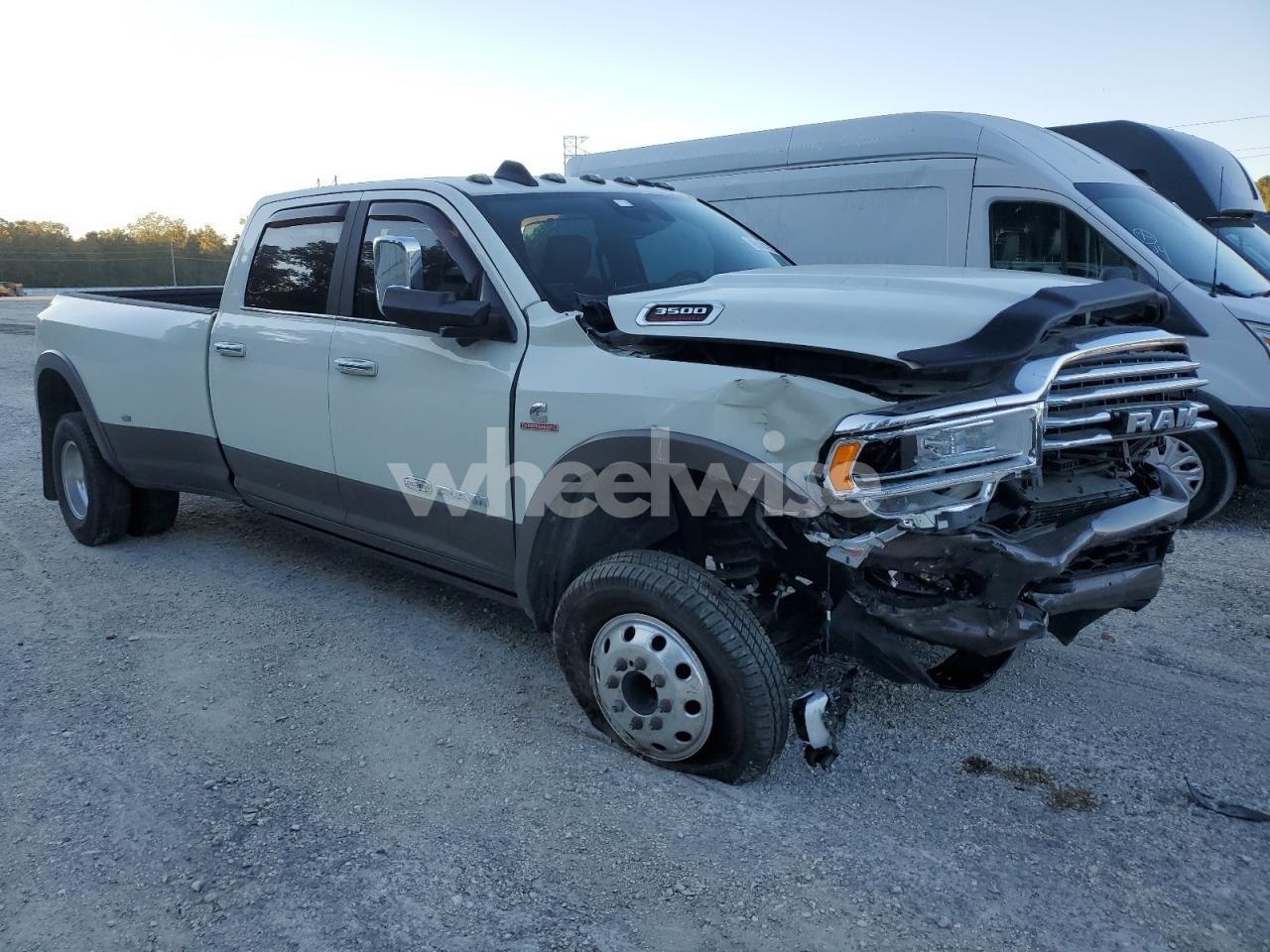 Photo 4 of 2020 RAM 3500 LONGHORN (VIN 3C63RRKLXLG239271)