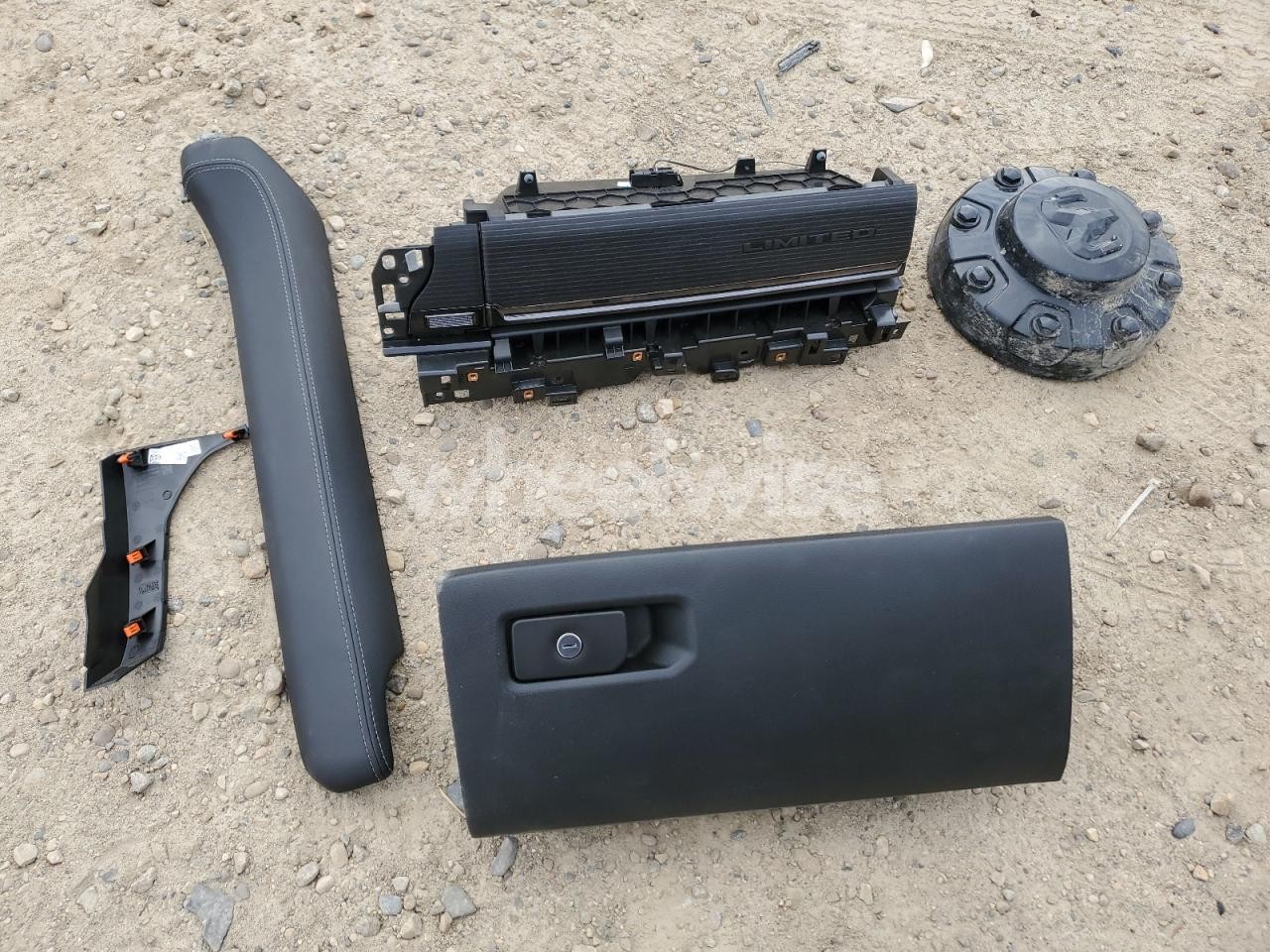 Photo 12 of 2023 RAM 3500 LIMITED (VIN 3C63RRPL0PG596666)