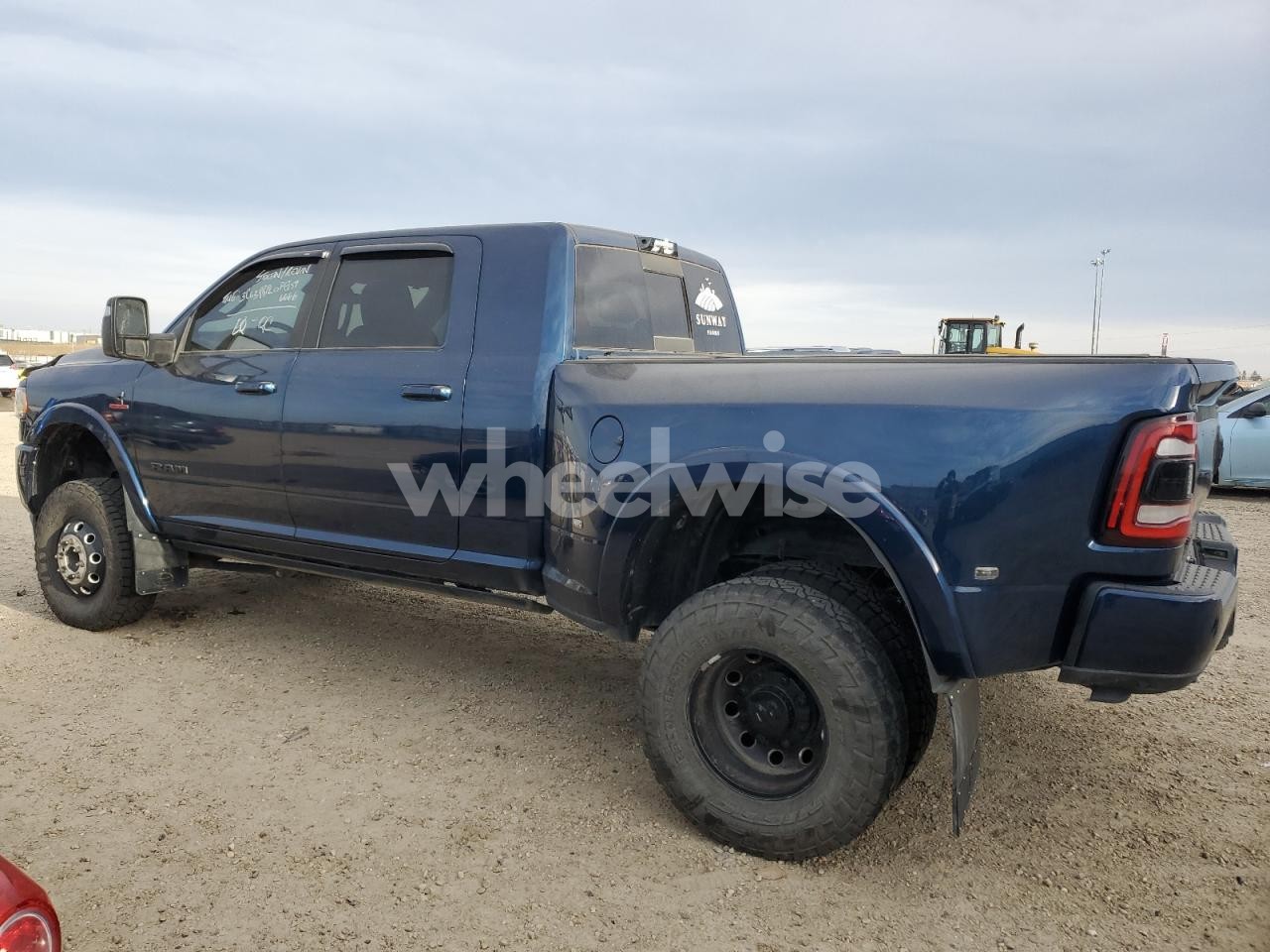 Photo 2 of 2023 RAM 3500 LIMITED (VIN 3C63RRPL0PG596666)
