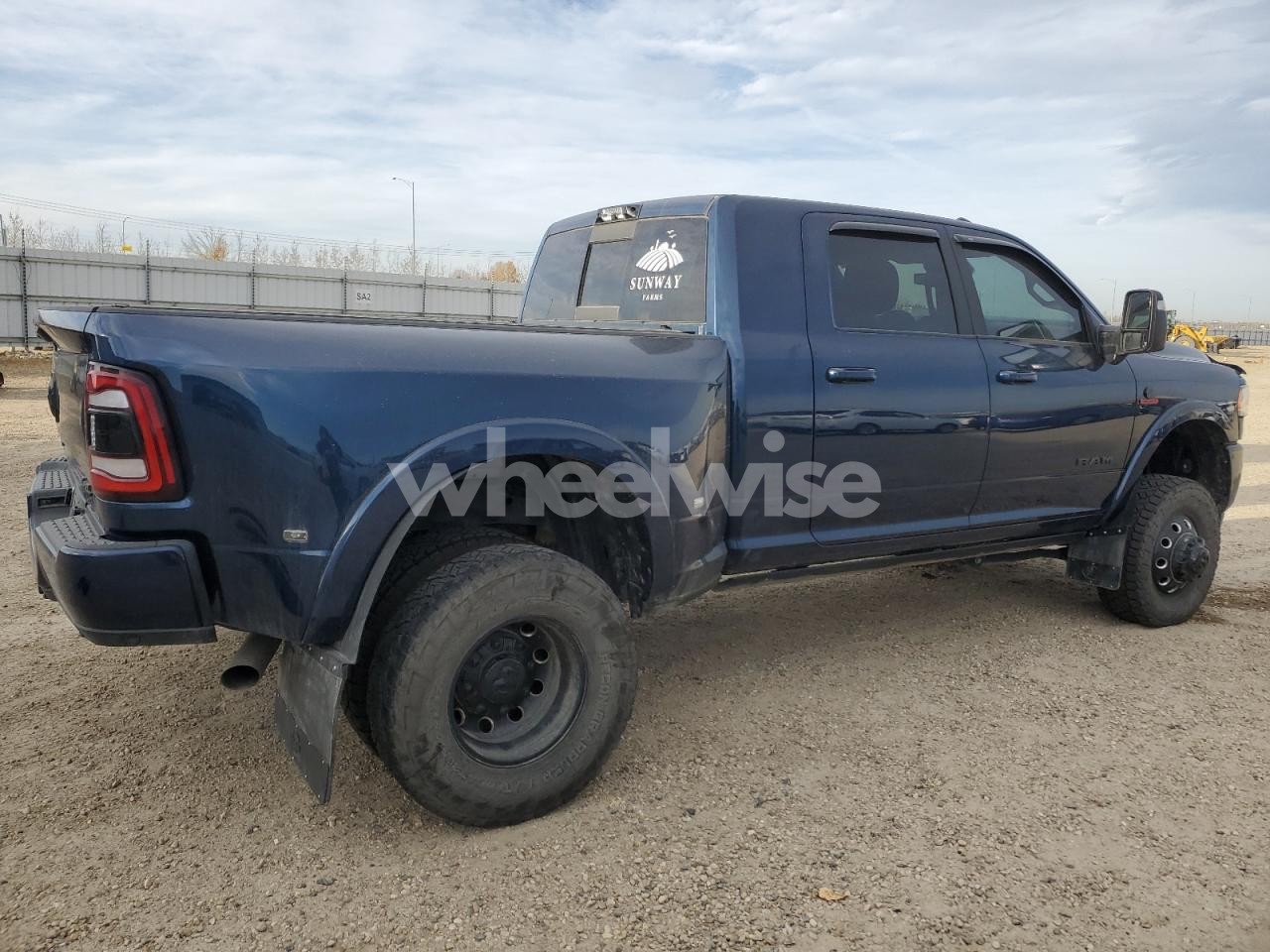 Photo 3 of 2023 RAM 3500 LIMITED (VIN 3C63RRPL0PG596666)