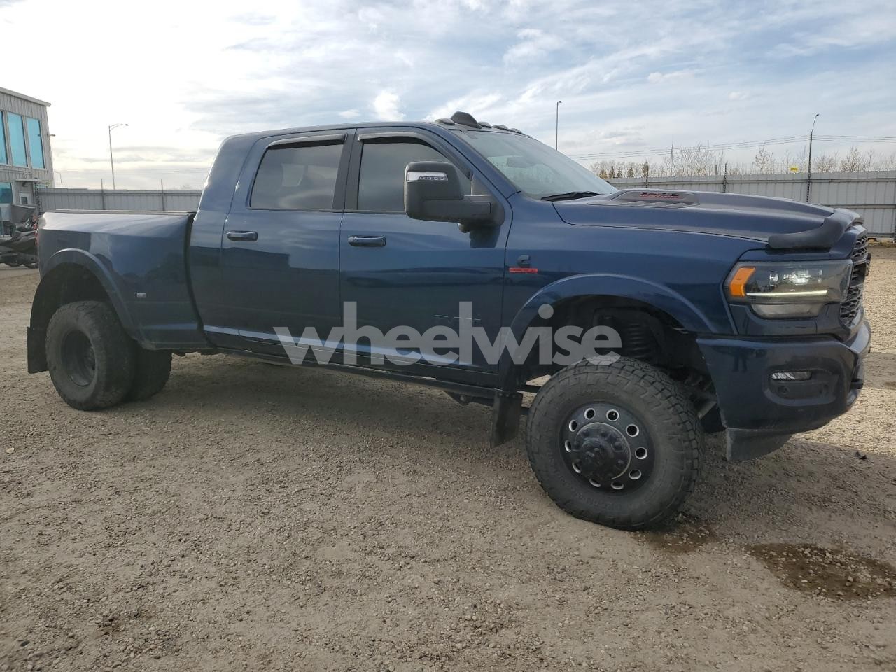 Photo 4 of 2023 RAM 3500 LIMITED (VIN 3C63RRPL0PG596666)