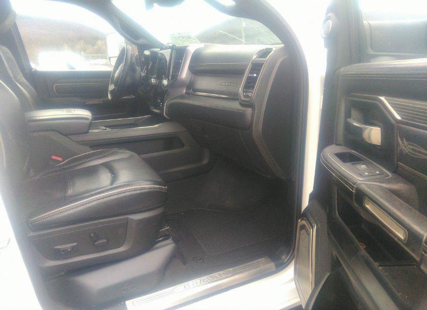 Photo 5 of 2019 Ram 3500 LIMITED 4X4 8' BOX (VIN 3C63RRRL5KG719481)