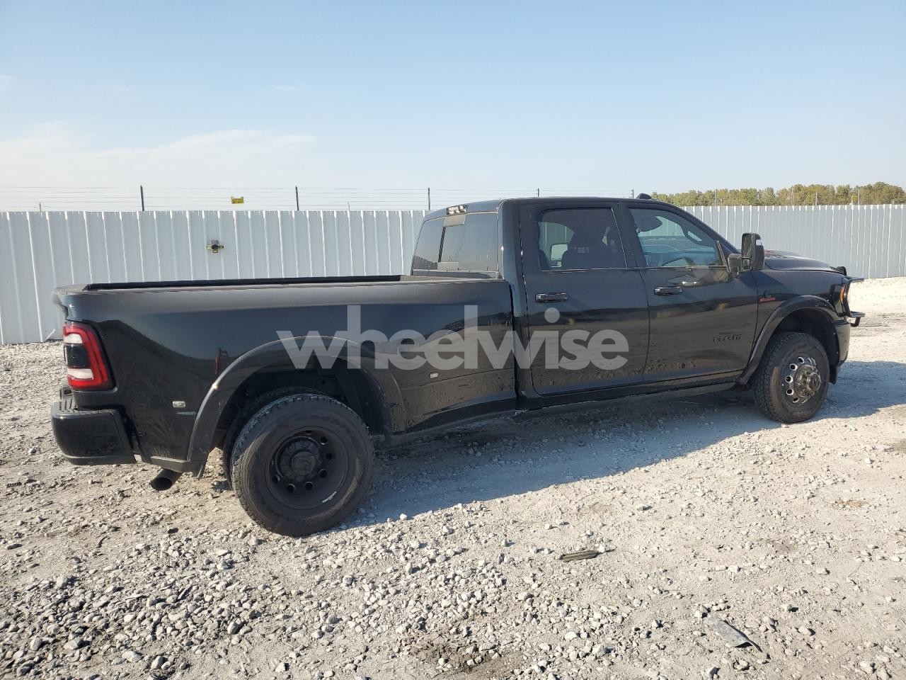 Photo 3 of 2023 RAM 3500 LIMITED (VIN 3C63RRRL8PG515829)