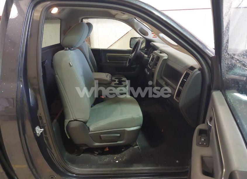 Photo 5 of 2017 Ram 1500 EXPRESS 4X2 6'4 BOX (VIN 3C6JR6AG1HG778704)