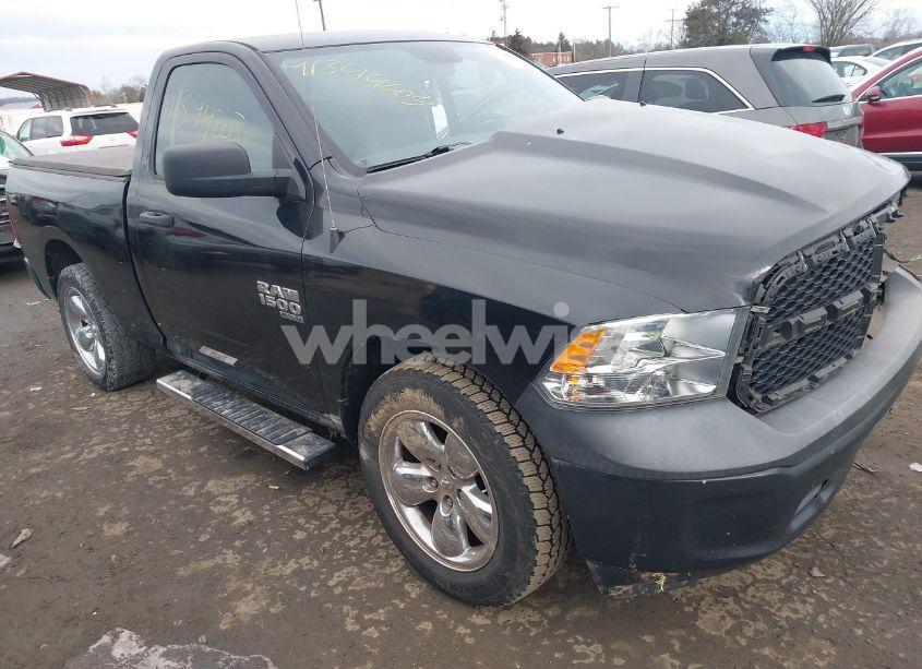 2019 Ram 1500 CLASSIC TRADESMAN 4X2 6'4 BOX (VIN 3C6JR6AG1KG501168) main photo