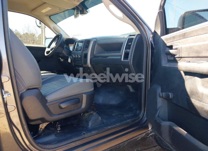 Photo 5 of 2018 Ram 1500 TRADESMAN 4X2 6'4 BOX (VIN 3C6JR6AG5JG238391)