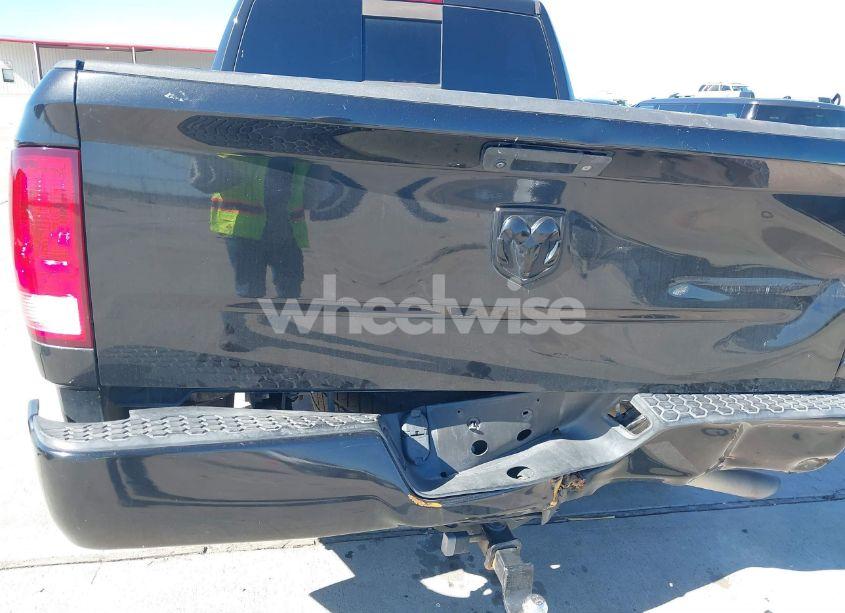 Photo 6 of 2018 Ram 1500 EXPRESS 4X2 6'4 BOX (VIN 3C6JR6AG9JG195383)