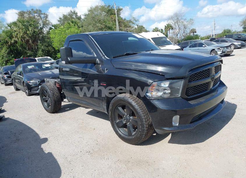 2016 Ram 1500 EXPRESS (VIN 3C6JR6AT2GG153854) main photo