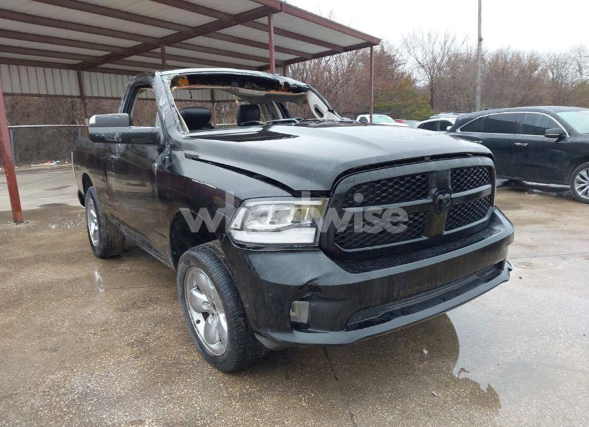 2019 Ram 1500 CLASSIC (VIN 3C6JR6ATXKG500694) main photo