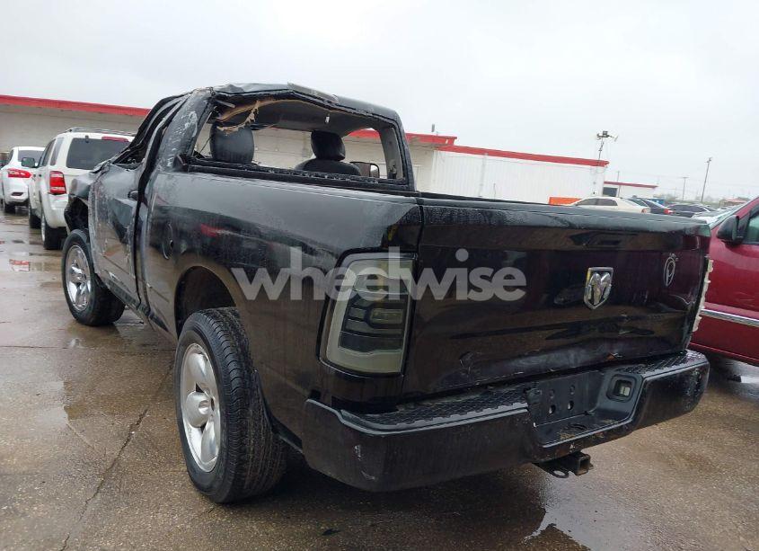 Photo 3 of 2019 Ram 1500 CLASSIC (VIN 3C6JR6ATXKG500694)