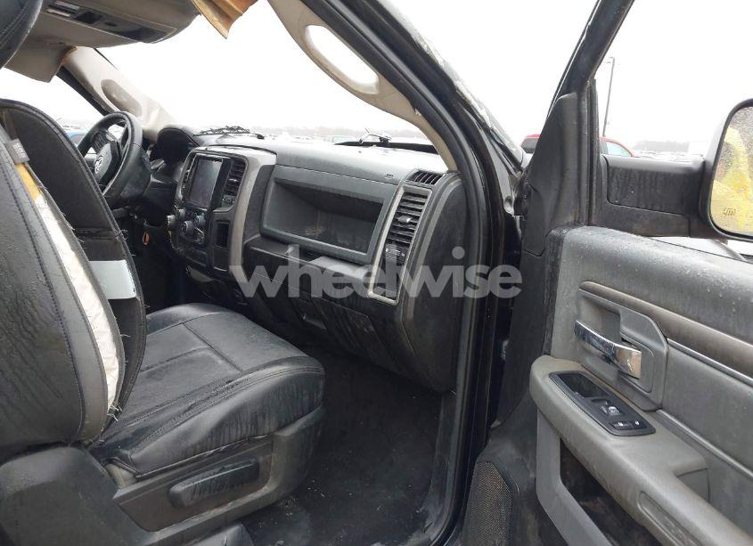 Photo 5 of 2019 Ram 1500 CLASSIC (VIN 3C6JR6ATXKG500694)