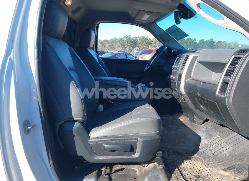 Photo 5 of 2019 Ram 1500 CLASSIC TRADESMAN 4X2 8' BOX (VIN 3C6JR6DG0KG512237)