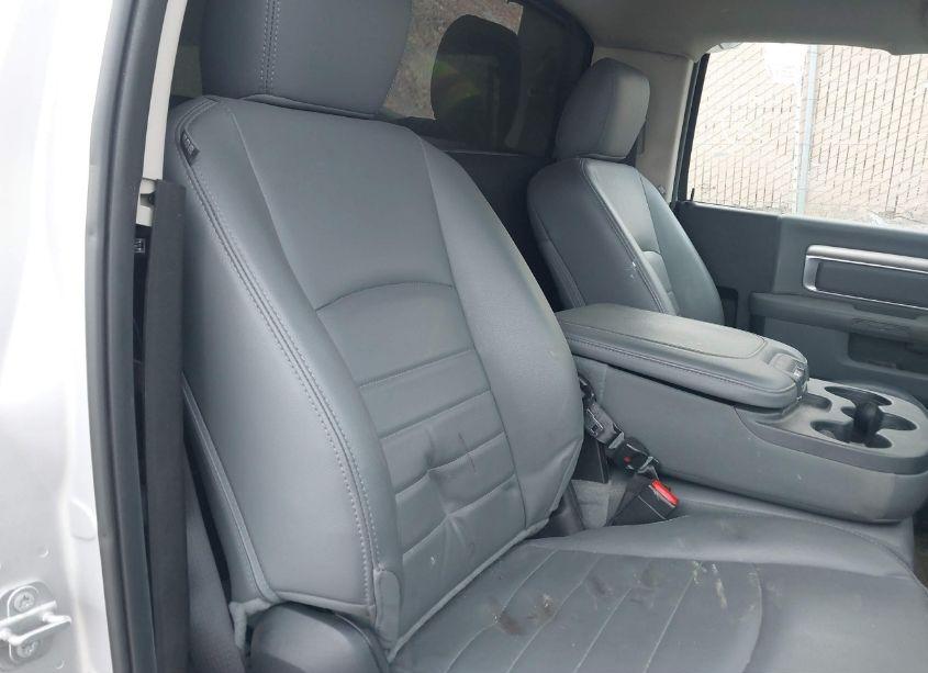 Photo 8 of 2019 Ram 1500 CLASSIC TRADESMAN REGULAR CAB 4X2 8' BOX (VIN 3C6JR6DG1KG502753)