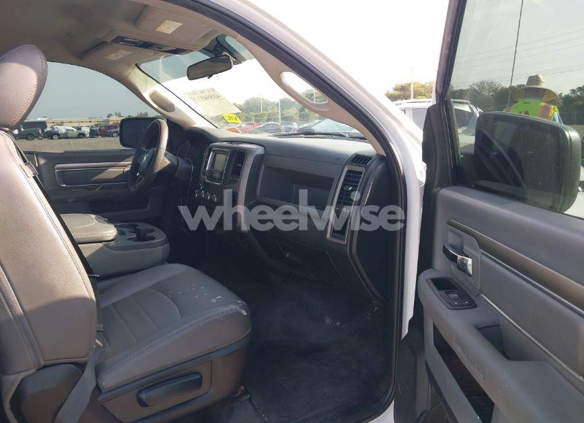 Photo 5 of 2019 Ram 1500 CLASSIC TRADESMAN 4X2 8' BOX (VIN 3C6JR6DG2KG502762)