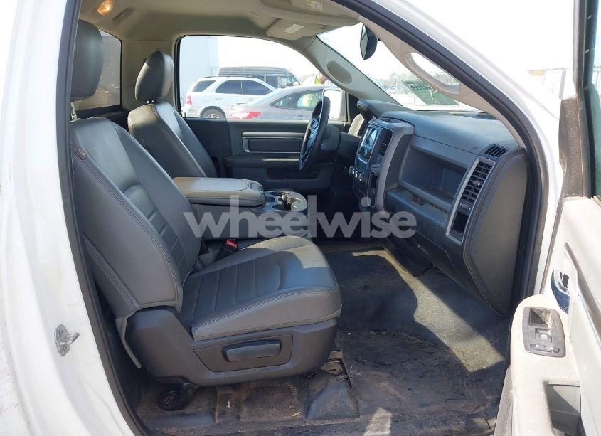 Photo 5 of 2019 Ram 1500 CLASSIC TRADESMAN 4X2 8' BOX (VIN 3C6JR6DT0KG504264)