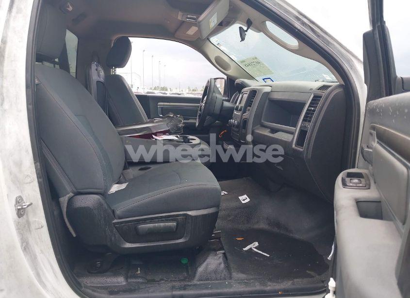 Photo 5 of 2019 Ram 1500 CLASSIC TRADESMAN 4X2 8' BOX (VIN 3C6JR6DT8KG506165)