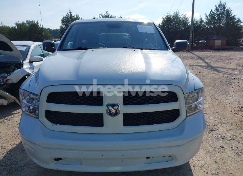 Photo 12 of 2018 Ram 1500 TRADESMAN 4X4 6'4 BOX (VIN 3C6JR7AGXJG210530)