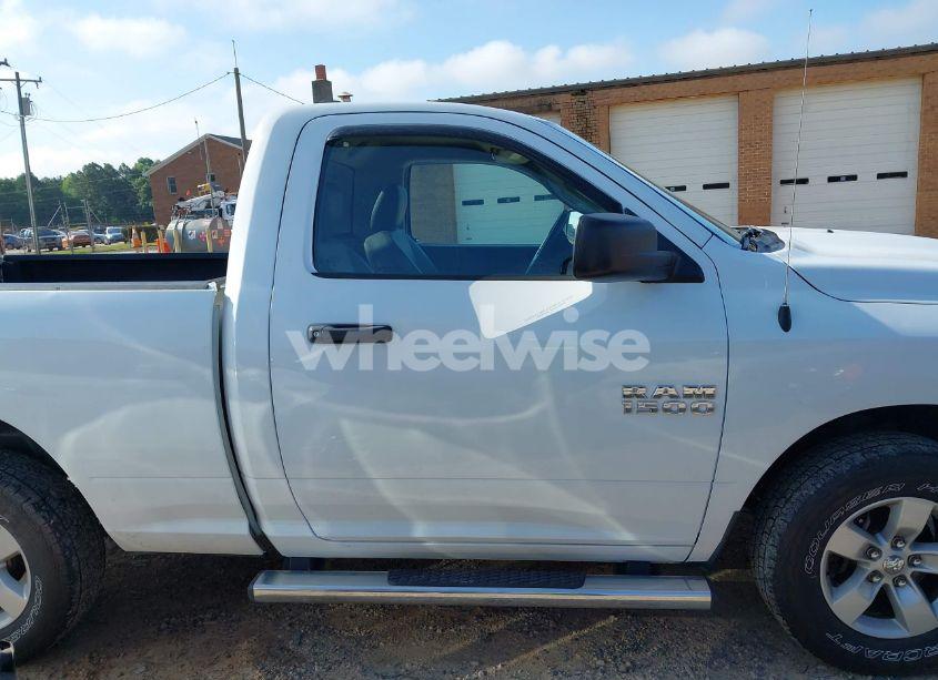 Photo 13 of 2018 Ram 1500 TRADESMAN 4X4 6'4 BOX (VIN 3C6JR7AGXJG210530)