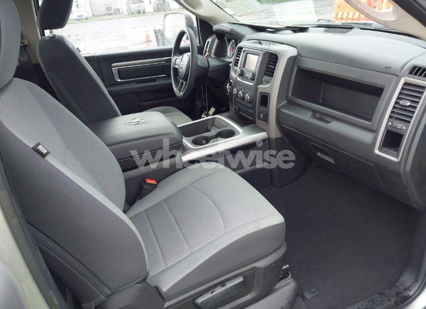 Photo 5 of 2021 Ram 1500 CLASSIC EXPRESS 4X4 6'4 BOX (VIN 3C6JR7AT0MG669681)