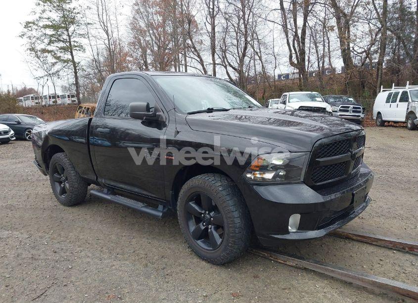 2015 Ram 1500 EXPRESS (VIN 3C6JR7ATXFG652275) main photo