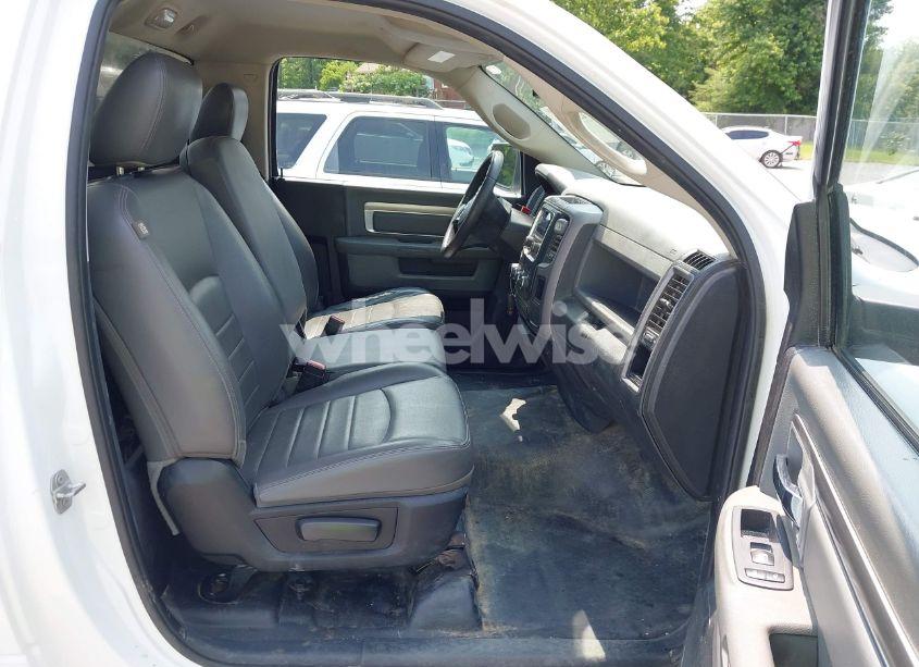 Photo 5 of 2019 Ram 1500 CLASSIC TRADESMAN 4X4 8' BOX (VIN 3C6JR7DT1KG585748)