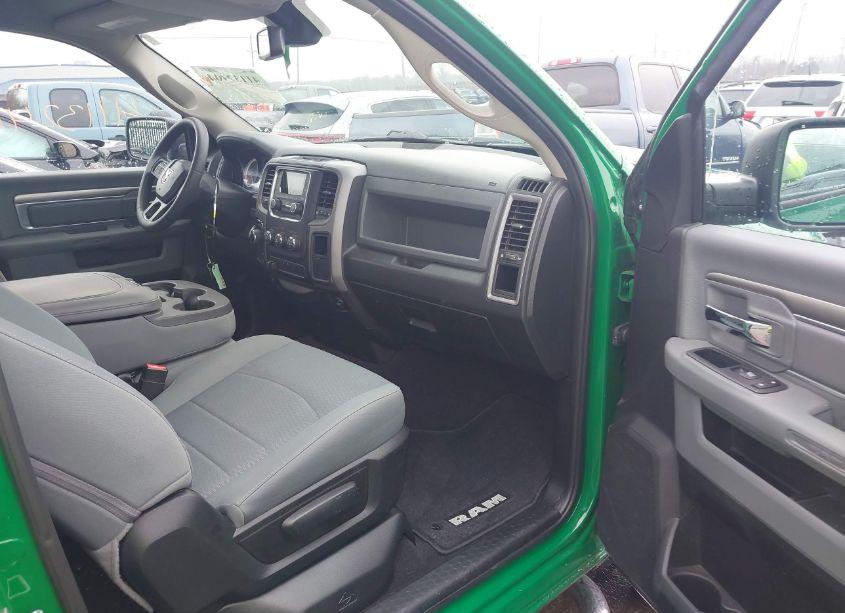 Photo 5 of 2019 Ram 1500 CLASSIC TRADESMAN 4X4 8' BOX (VIN 3C6JR7DT8KG506785)