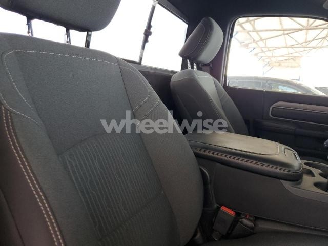 Photo 3 of 2022 RAM 2500 TRADESMAN (VIN 3C6MR4AL8NG426701)