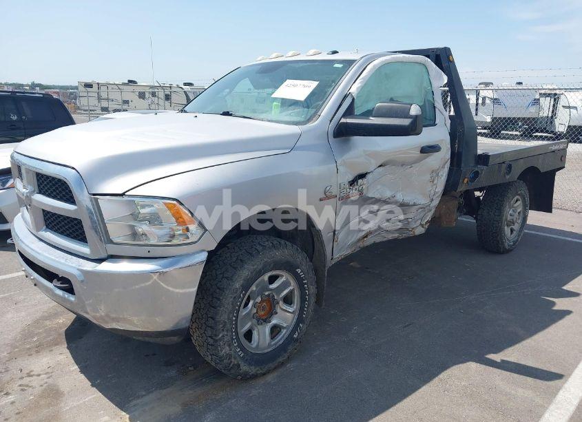 Photo 2 of 2016 Ram 2500 TRADESMAN (VIN 3C6MR5AL3GG227919)