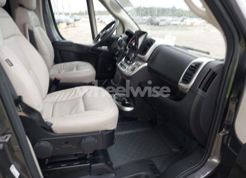 Photo 5 of 2022 Ram Promaster 3500 WINDOW VAN HIGH ROOF 159 WB EXT (VIN 3C6MRVUG2NE101722)