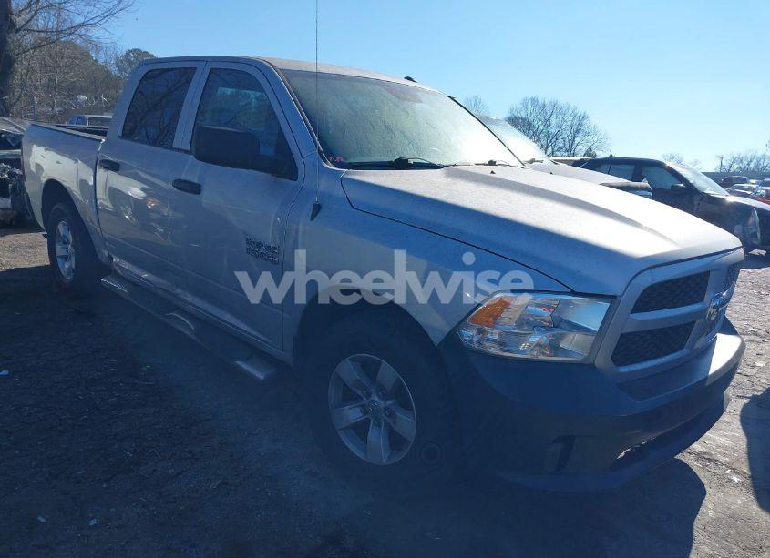 2018 Ram 1500 EXPRESS 4X2 5'7 BOX (VIN 3C6RR6KG2JG225759) main photo