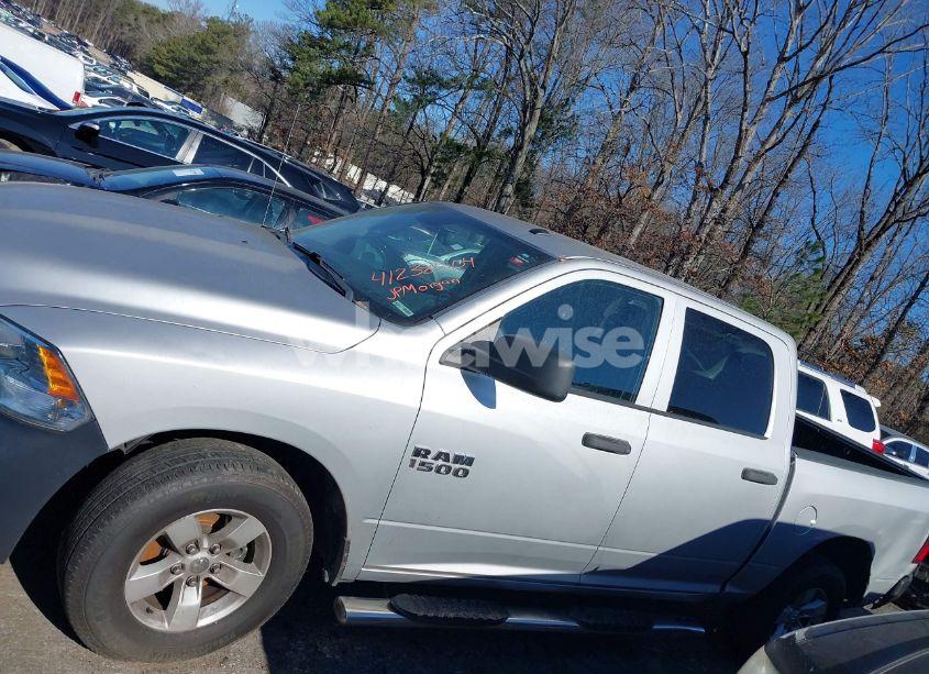 Photo 15 of 2018 Ram 1500 EXPRESS 4X2 5'7 BOX (VIN 3C6RR6KG2JG225759)