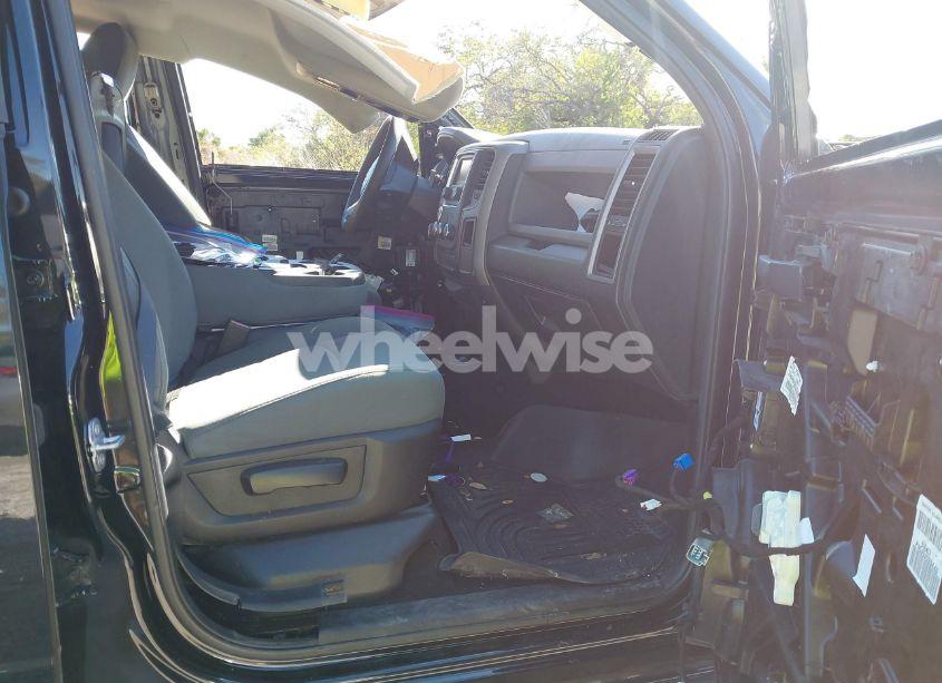 Photo 5 of 2018 Ram 1500 EXPRESS 4X2 5'7 BOX (VIN 3C6RR6KT5JG250524)