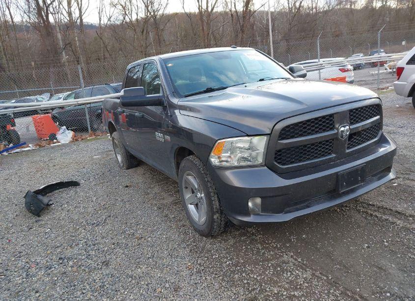 2018 Ram 1500 EXPRESS 4X4 5'7 BOX (VIN 3C6RR7KT0JG122892) main photo