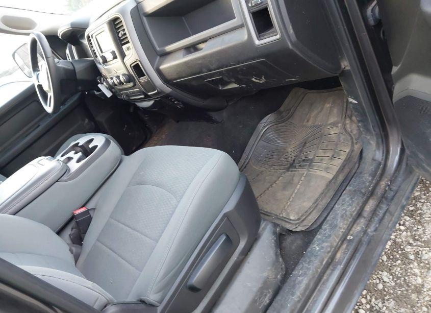 Photo 5 of 2018 Ram 1500 EXPRESS 4X4 5'7 BOX (VIN 3C6RR7KT0JG122892)