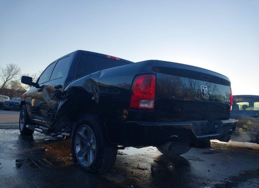 Photo 3 of 2018 Ram 1500 EXPRESS 4X4 5'7 BOX (VIN 3C6RR7KT0JG197771)