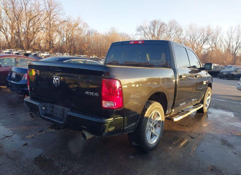 Photo 4 of 2018 Ram 1500 EXPRESS 4X4 5'7 BOX (VIN 3C6RR7KT0JG197771)