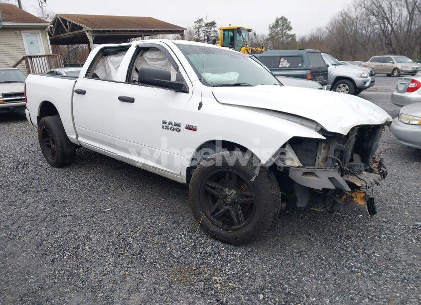 2018 Ram 1500 EXPRESS 4X4 5'7 BOX (VIN 3C6RR7KT0JG214424) main photo