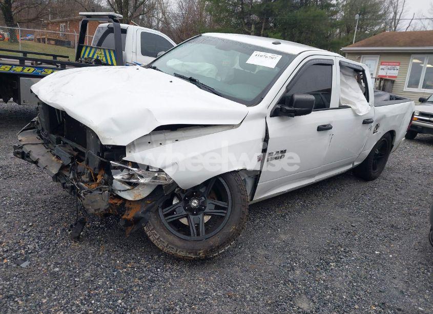 Photo 2 of 2018 Ram 1500 EXPRESS 4X4 5'7 BOX (VIN 3C6RR7KT0JG214424)