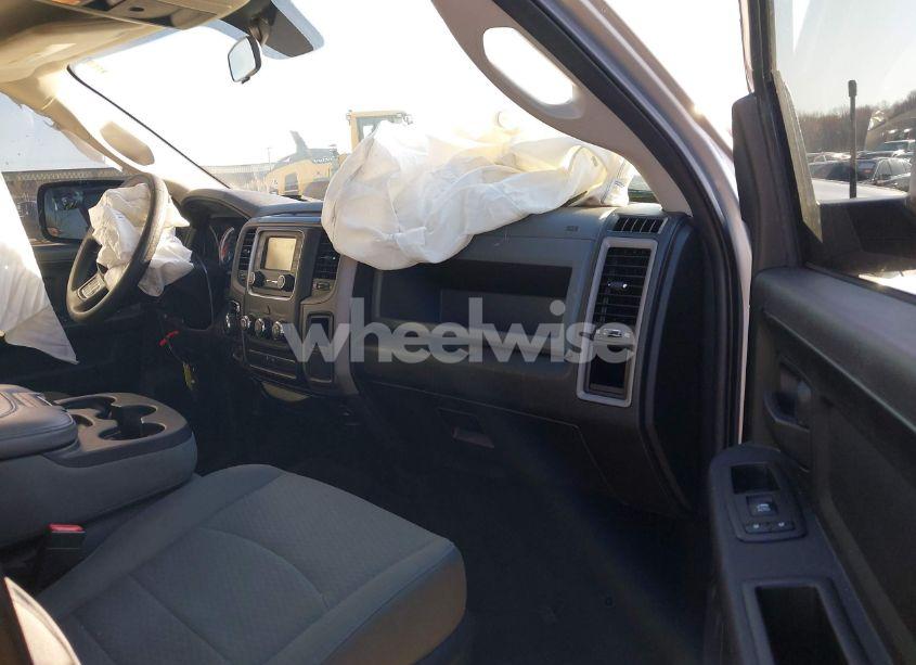 Photo 5 of 2017 Ram 1500 EXPRESS 4X4 5'7 BOX (VIN 3C6RR7KT1HG793157)