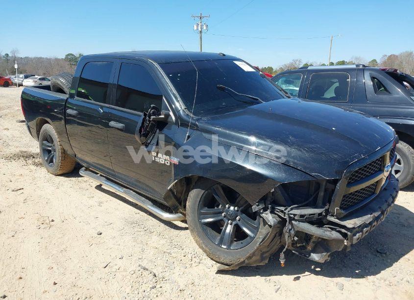 2017 Ram 1500 EXPRESS 4X4 5'7 BOX (VIN 3C6RR7KT2HG548853) main photo