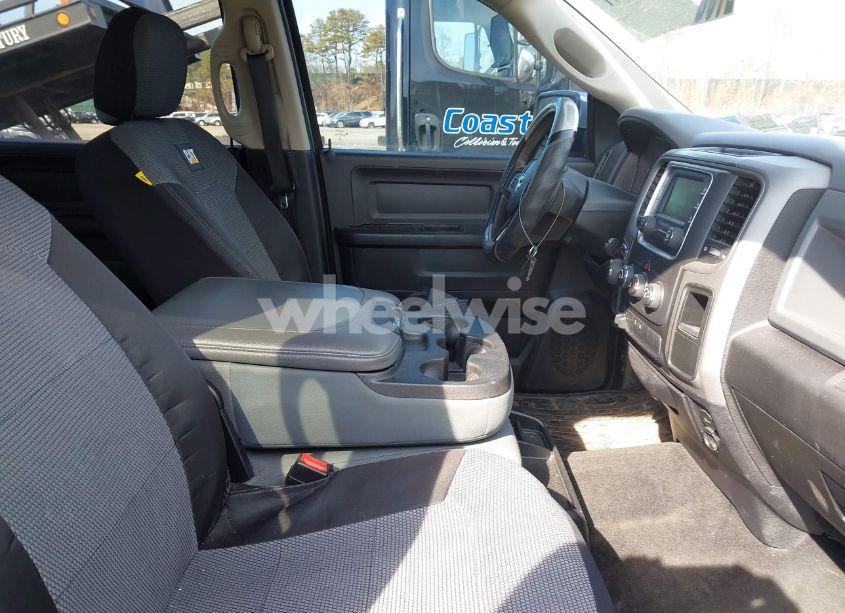 Photo 5 of 2017 Ram 1500 EXPRESS 4X4 5'7 BOX (VIN 3C6RR7KT3HG769927)