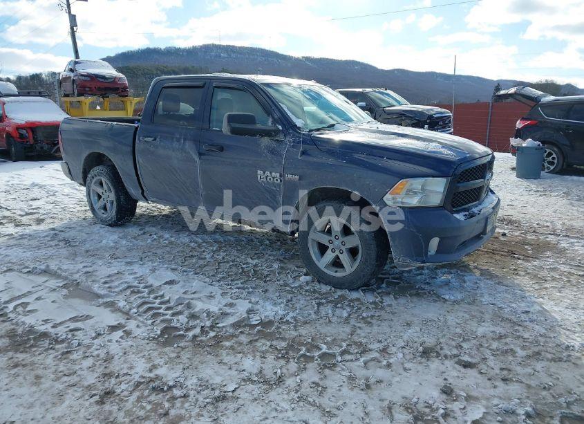 2017 Ram 1500 EXPRESS 4X4 5'7 BOX (VIN 3C6RR7KT3HG796934) main photo