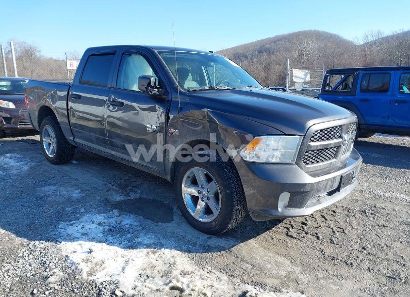 2017 Ram 1500 EXPRESS 4X4 5'7 BOX (VIN 3C6RR7KT5HG544537) main photo