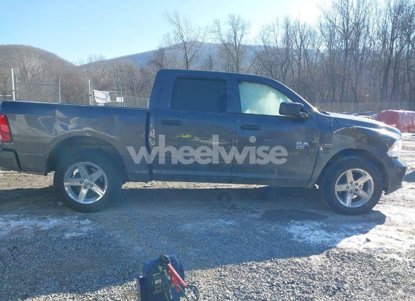 Photo 13 of 2017 Ram 1500 EXPRESS 4X4 5'7 BOX (VIN 3C6RR7KT5HG544537)