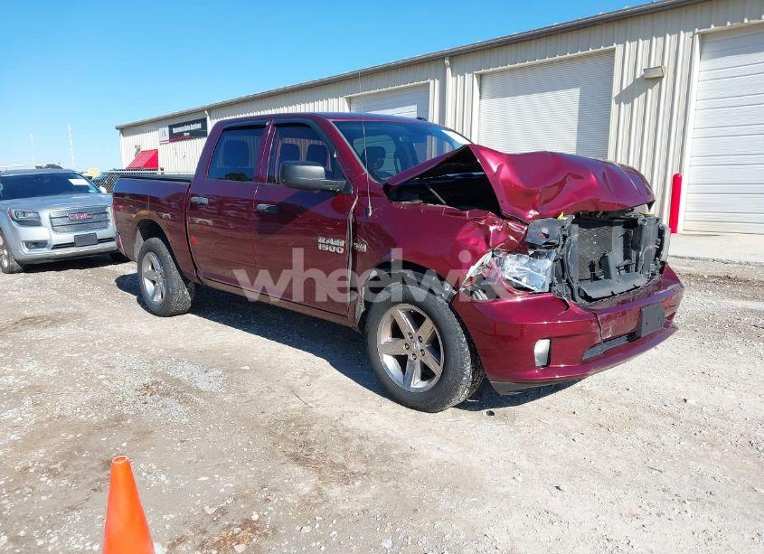 2017 Ram 1500 EXPRESS 4X4 5'7 BOX (VIN 3C6RR7KT6HG796801) main photo