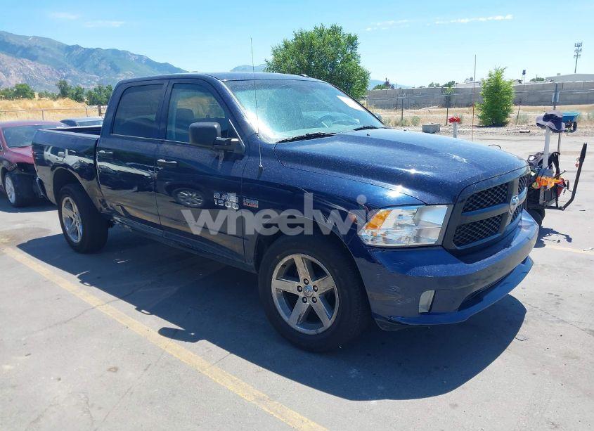 2017 Ram 1500 EXPRESS 4X4 5'7 BOX (VIN 3C6RR7KT7HG742665) main photo