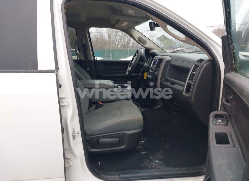 Photo 5 of 2019 Ram 1500 CLASSIC TRADESMAN 4X4 5'7 BOX (VIN 3C6RR7KT8KG712484)