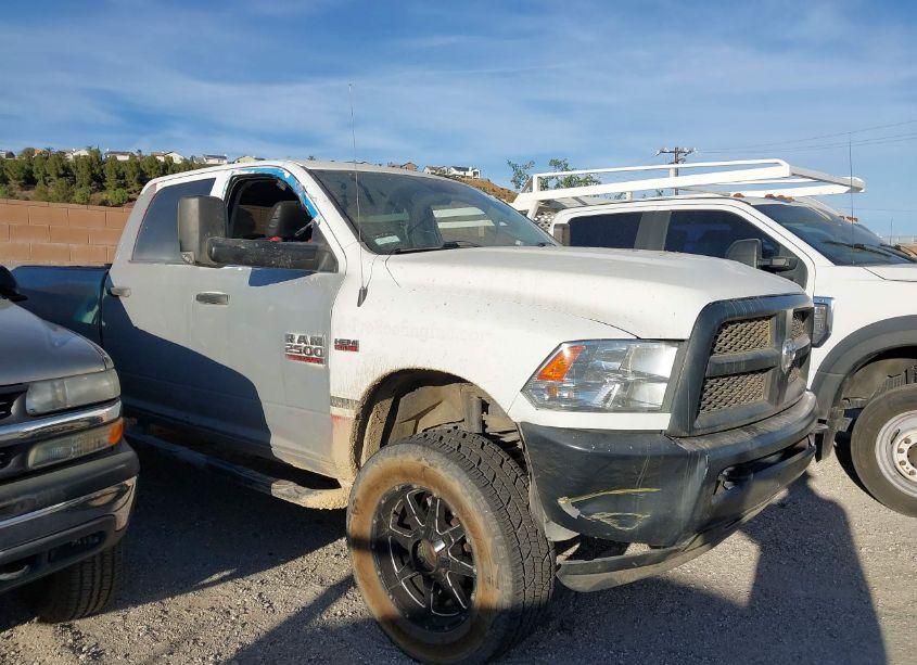 2018 Ram 2500 TRADESMAN 4X4 8' BOX (VIN 3C6TR5HTXJG282702) main photo